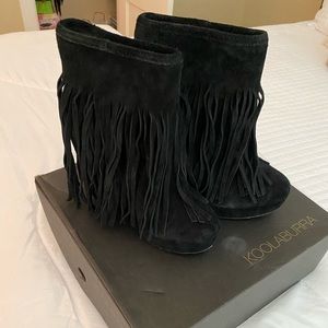 Koolaburra black fringe wedge booties